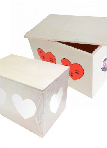 Caja de madera con corazones personalizada