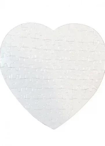 Puzzle de cartón en forma de corazón.alt